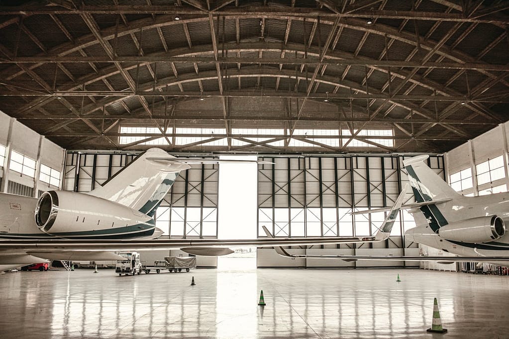 hangar con jet privati