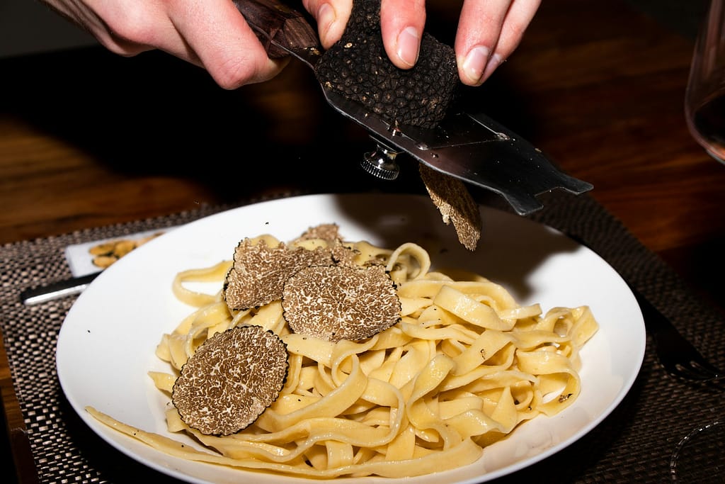 Piatto di pasta aromatizzato al tartufo
