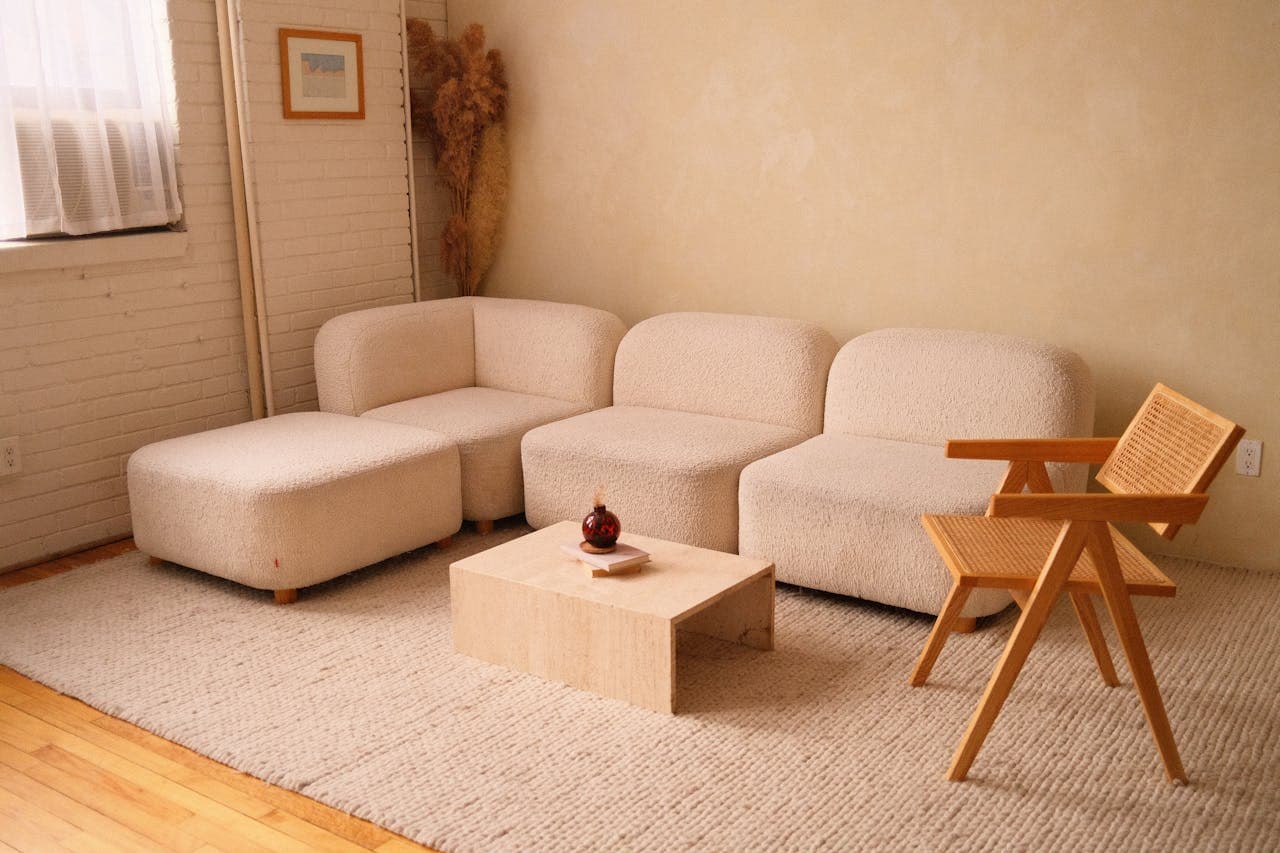 Salone italiano con arredamento moderno